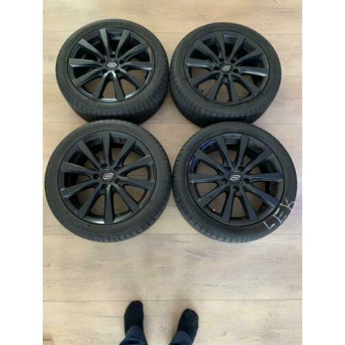 Zwarte velgen 225/45R17 5 gat Seat Leon