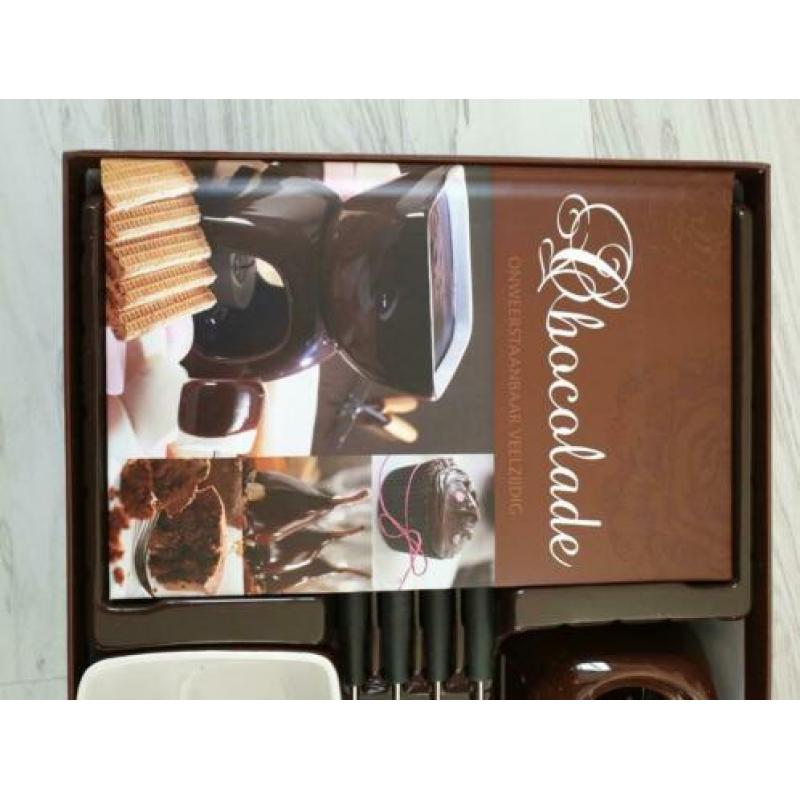 Chocolade fondueset + het boek *chocolade*. Nieuw ongebruikt
