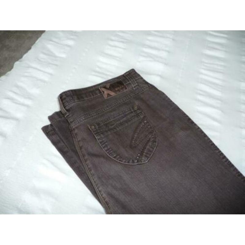 Long sjaal Brax bruine broek mt.42 + Mac bruine broek mt.44