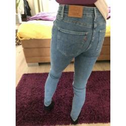 Levi’s high rise skinny jeans 26
