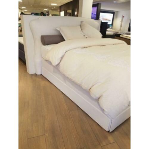 Splinternieuwe Styledecor boxspring 1200 euro showroom korti