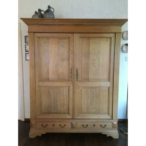 Antieke eiken kast