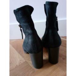 Korte laarsjes pumps zwart LE BALLON mt 37 hakken ankle boot