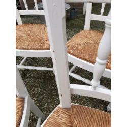 4 rietgedekte stoelen.
