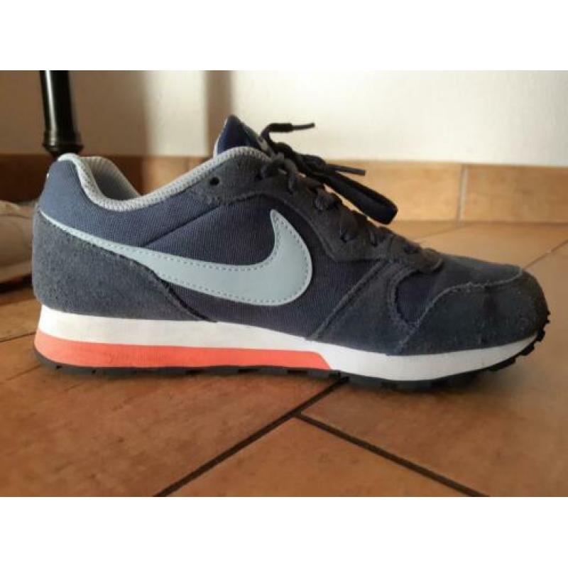 Nike sneakers mt 35,5 in prima staat.