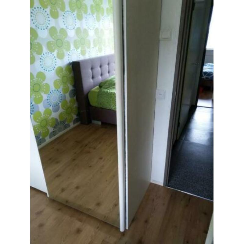 Stevige witte kledingkast 2.18 X 1.70 X 67