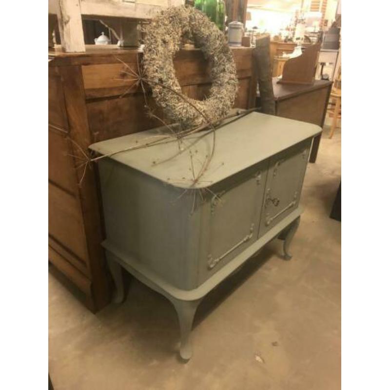 Brocante Queen Ann kast / tv meubel / commode