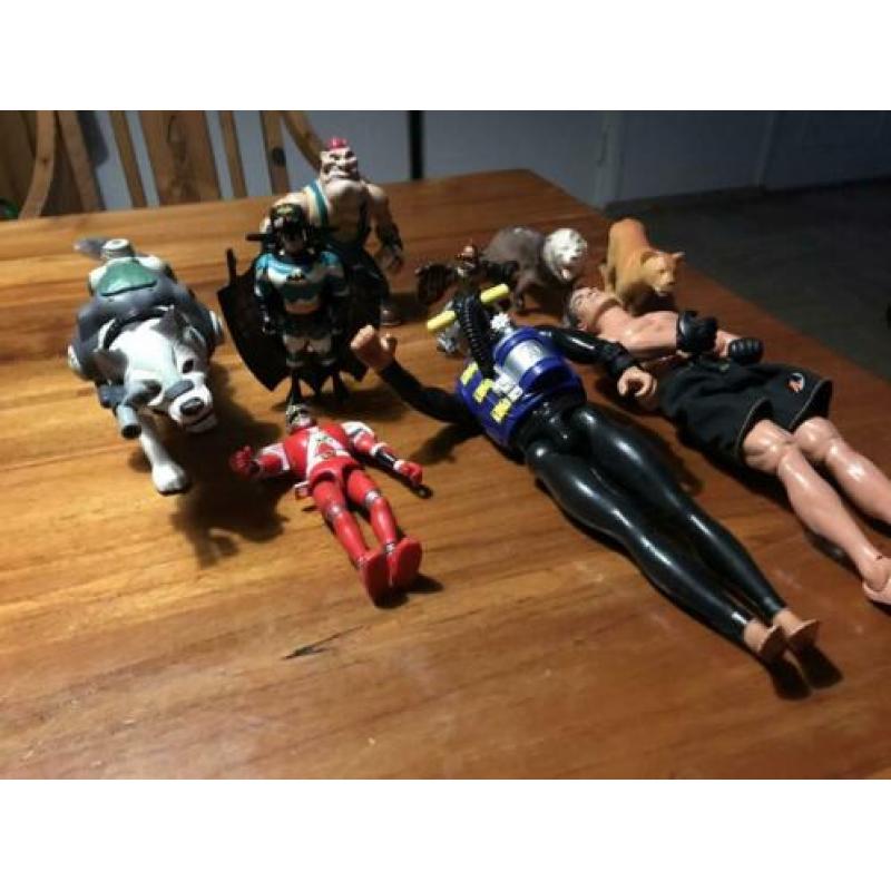 Actionman ,Batman ,powerranger en enkele andere poppetjes