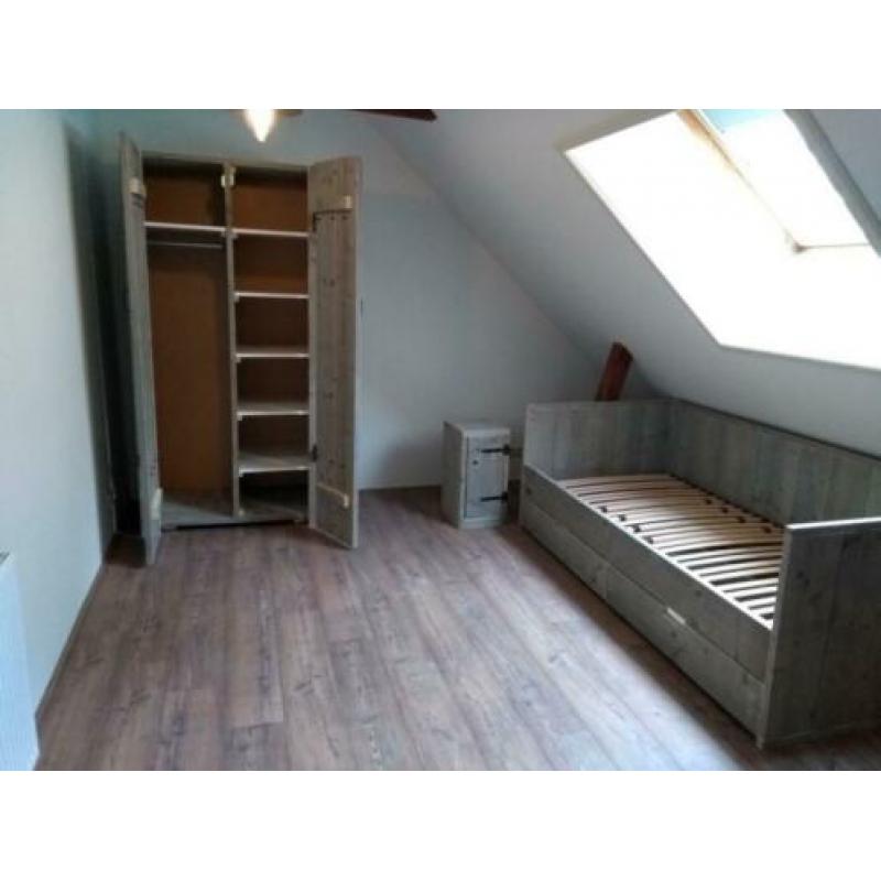 bed, kast, bureau van steigerhout