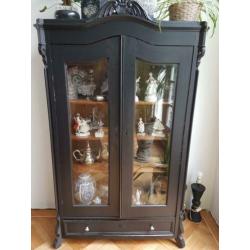 Antiek zwart vitrine kast