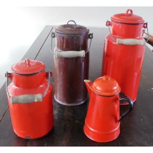 3 emaille Melkemmertjes en 1 Koffiepot
