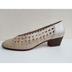 Alexandra schoenen, netjes, UK 4,5 beige. Gratis verzenden!