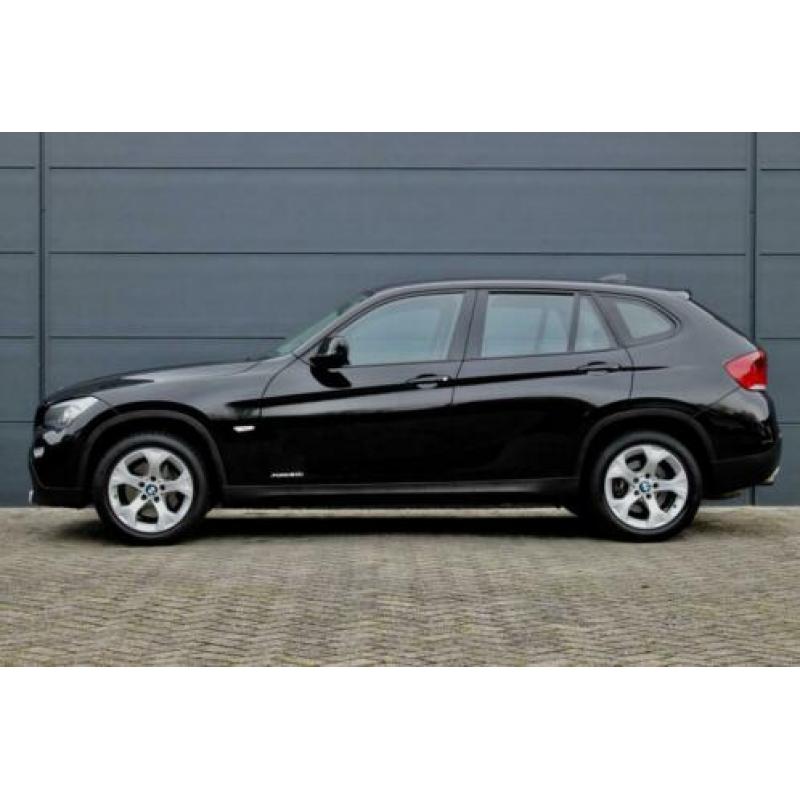 BMW X1 xDrive20i Business (NAVIGATIE, CLIMA, PDC, LM VELGEN,