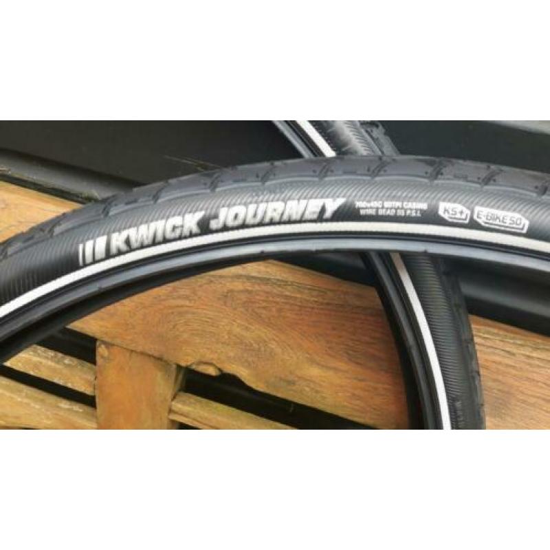 Te koop twee splinternieuwe fietsbanden