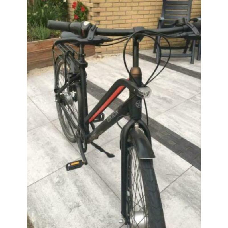 Union LITE black and red with GATES carbon belt drive system