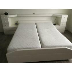 2 persoons bed 160x 200, nachtkastjes+ auping spiraal,handm