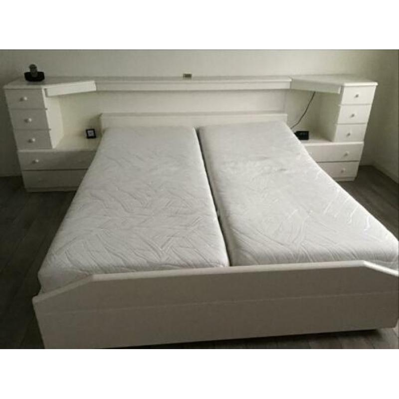 2 persoons bed 160x 200, nachtkastjes+ auping spiraal,handm