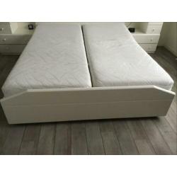 2 persoons bed 160x 200, nachtkastjes+ auping spiraal,handm