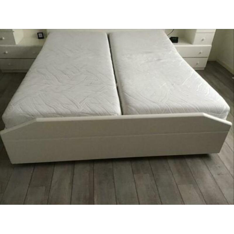 2 persoons bed 160x 200, nachtkastjes+ auping spiraal,handm