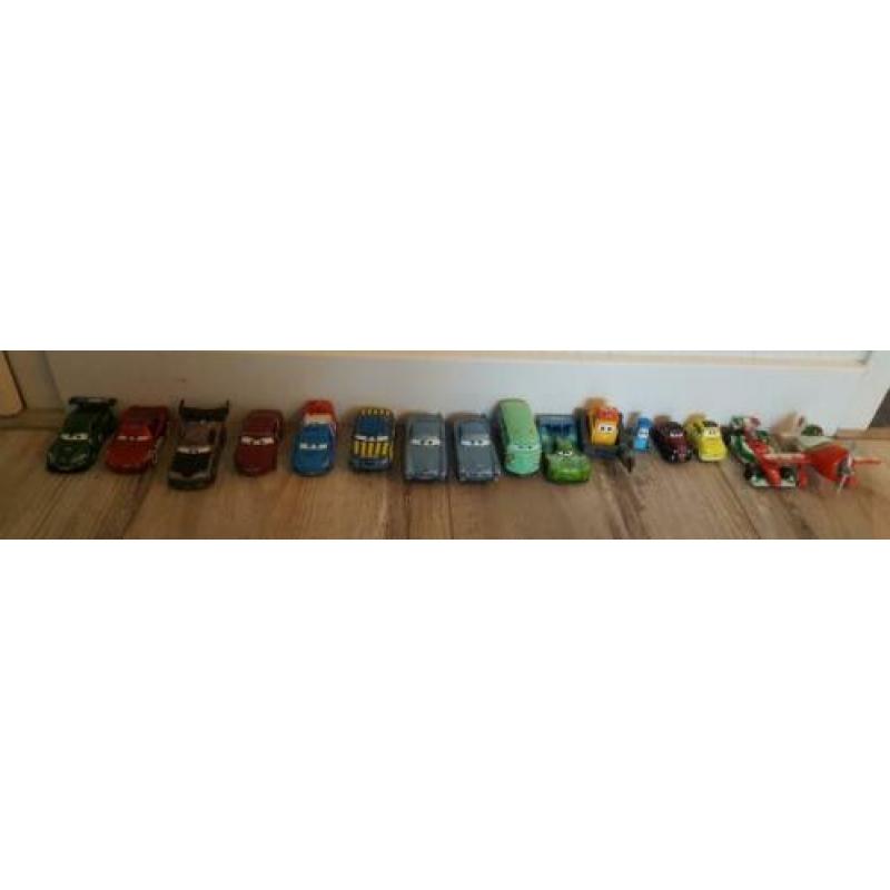 16 cars auto's