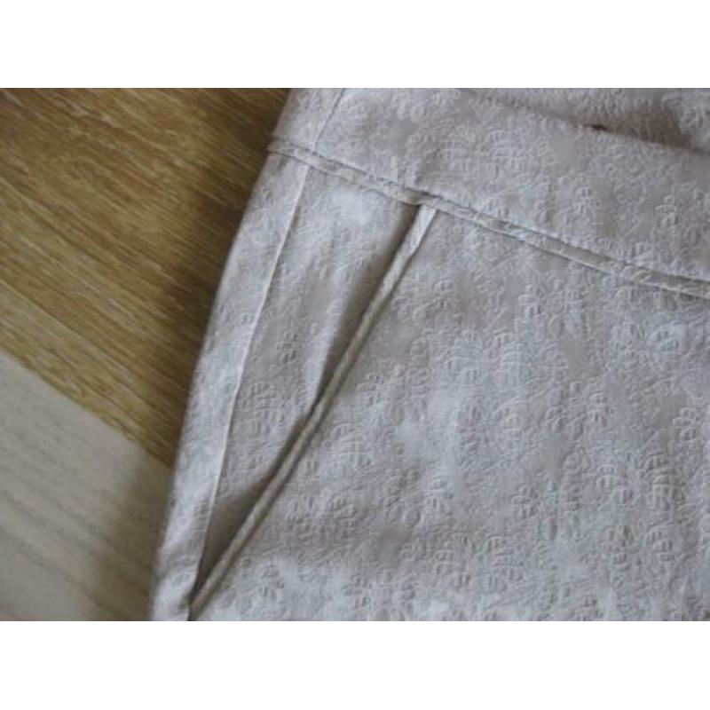 Twee nieuwe Wallis pantalons, maat 38. Per stuk € 10,00
