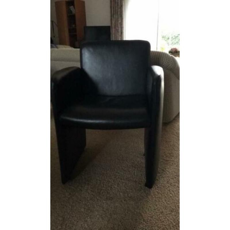 Leren fauteuiltjes op wieletjes