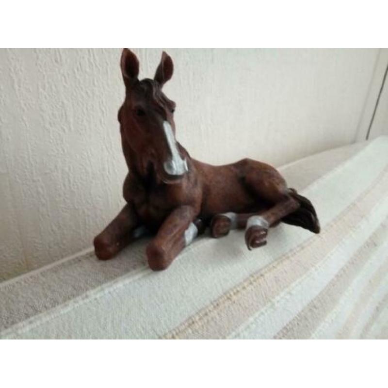 Liggend Paarden beeld