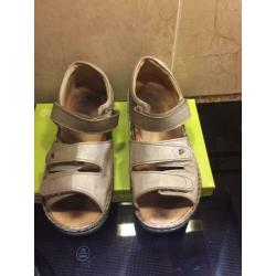 2 paar sandalen