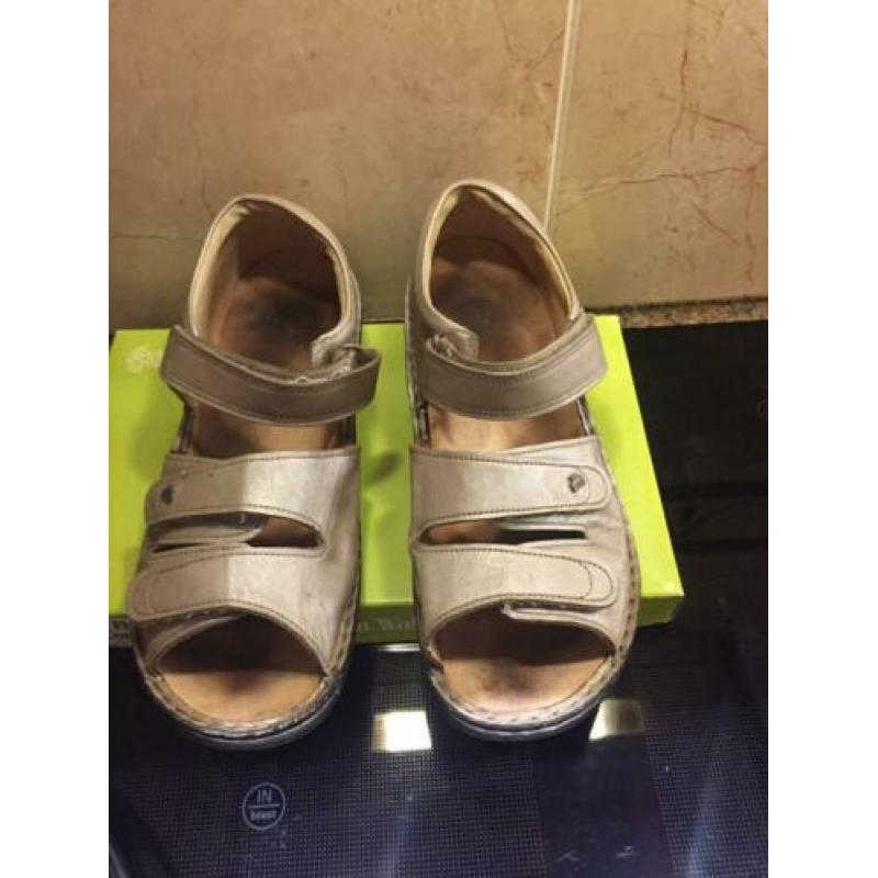 2 paar sandalen