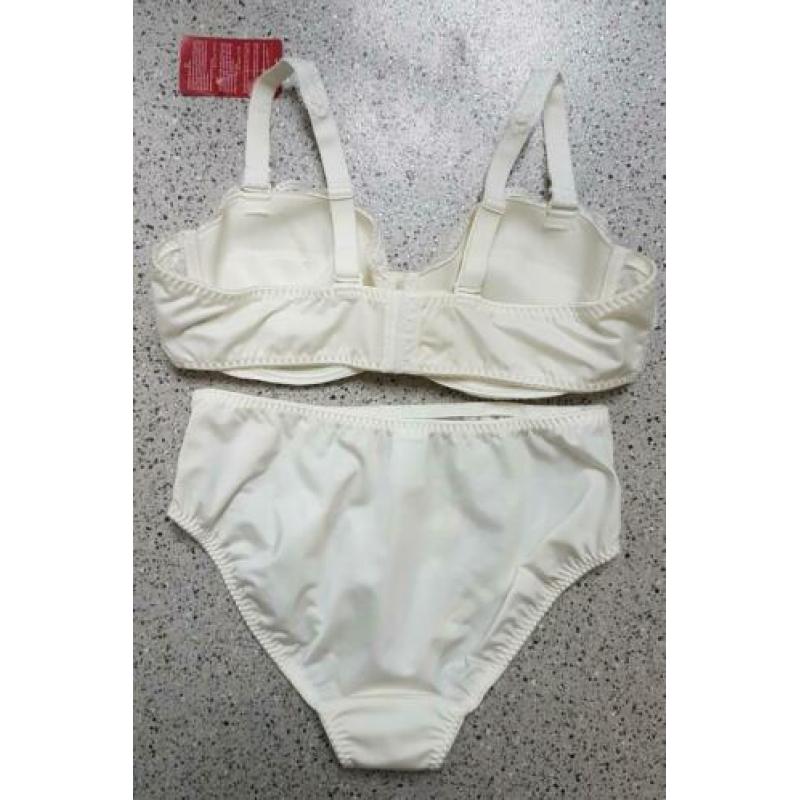 Ulla Dessous- set BH 110B + Slip 46 - NIEUW + label