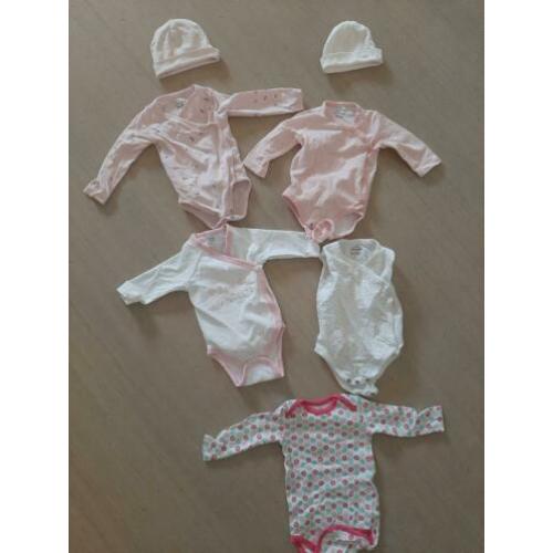 Mooie overslag rompers maat 50/56 incl 2 newborn mutsjes