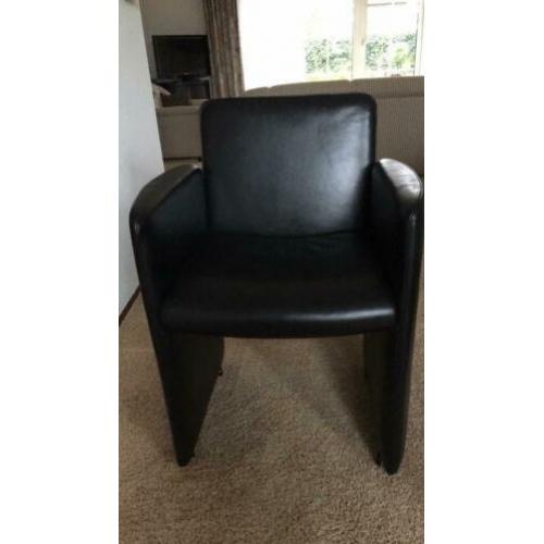 Leren fauteuiltjes op wieletjes