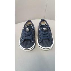 Adidas babysneakers maat 19 zgan