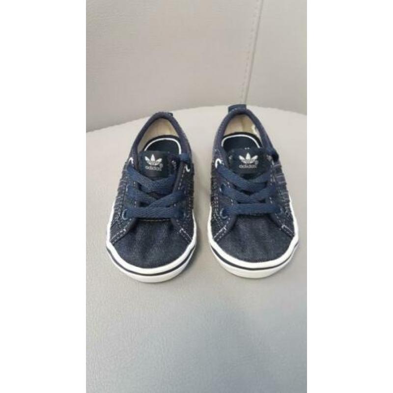 Adidas babysneakers maat 19 zgan