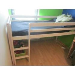 Whitewash halfhoog slaper met tent