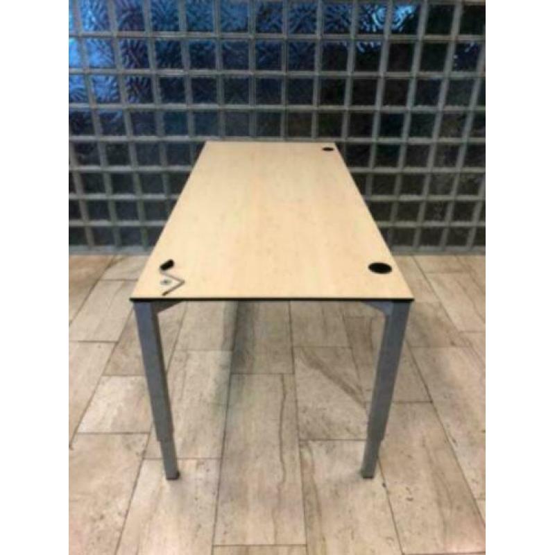 Slingerbureau , buro 's 160 x 80 cm. 4-poots