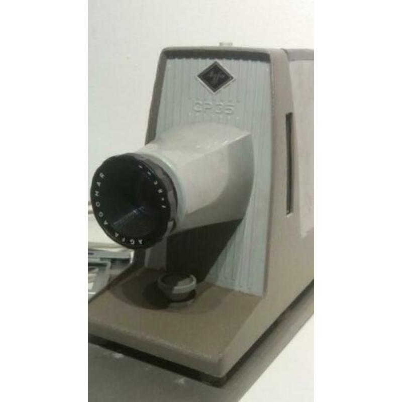 Werkende vintage retro dia projector