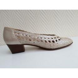 Alexandra schoenen, netjes, UK 4,5 beige. Gratis verzenden!