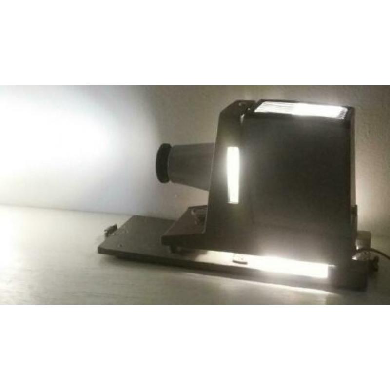 Werkende vintage retro dia projector