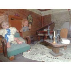 Heel oud 2 kamer Poppenhuis Compleet ingericht Keuken/salon