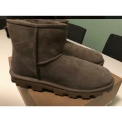 UGG AUSTRALIA boots