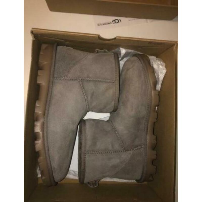 UGG AUSTRALIA boots