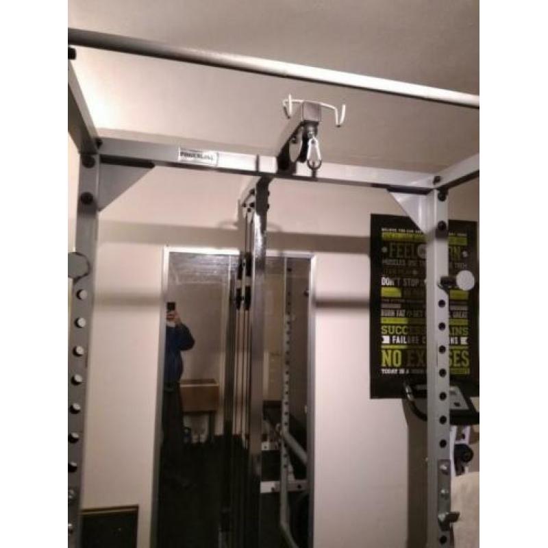 Power rack met lat pully