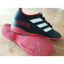 Zaalvoetbalschoen Adidas Predator maat 40