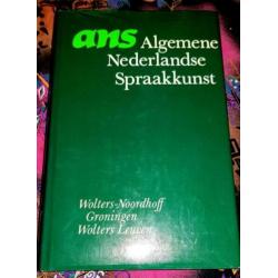 Vier verschilde woordenboeken Nederlands