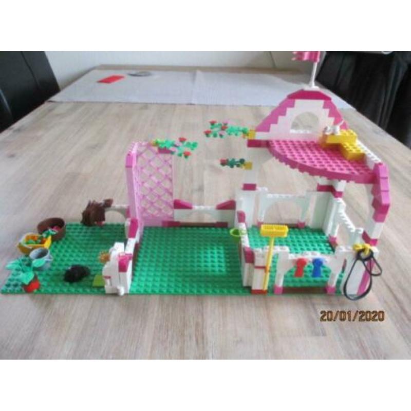 Te koop : Lego Belvilla Horse Stable / nr : 7585.