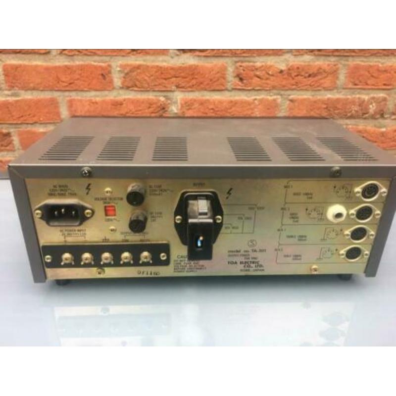 TOA TA-301 24V 230V mobile PA versterker
