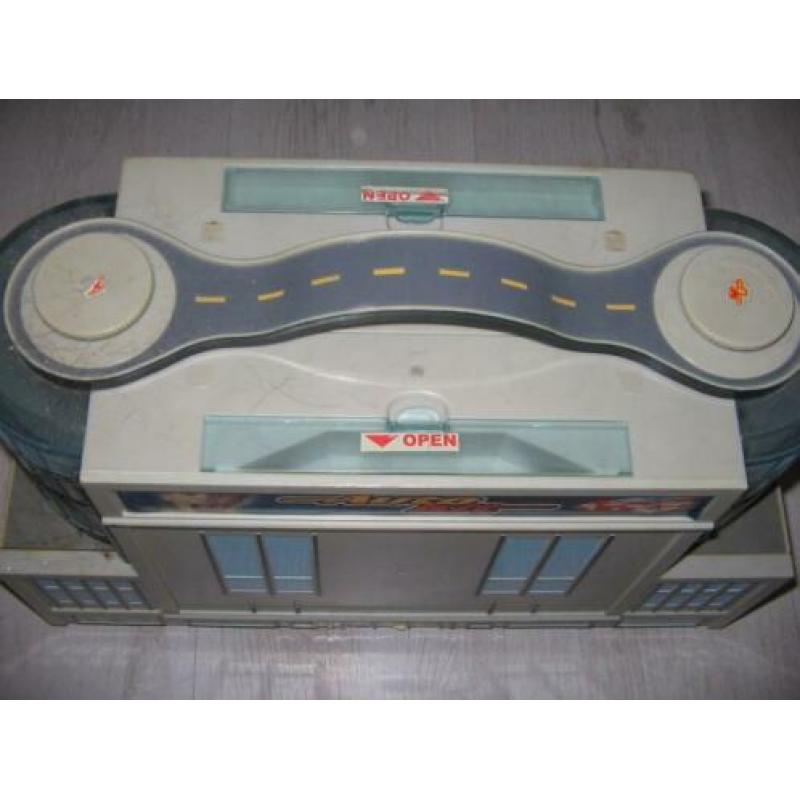 Te koop speel garage in en uit elkaar te klappen