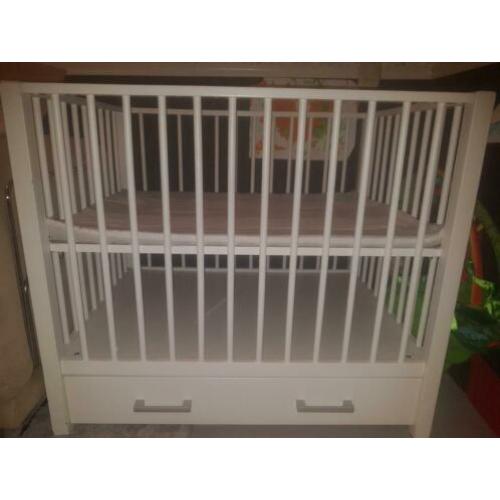 Witte box met lade. Deze weekend ophalen voor € 15!!!