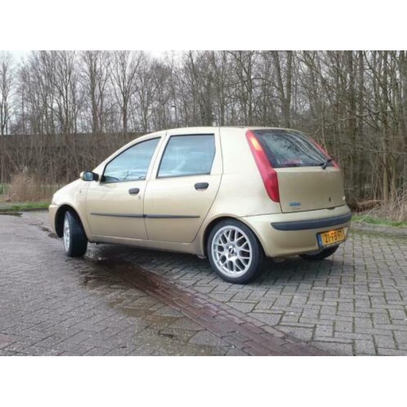 Fiat Punto 1.2 16V 5DR 2000 Geel